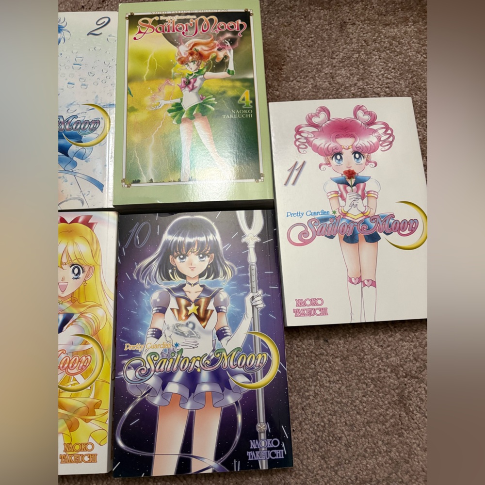Sailormoon Manga volumes 1,2,3,4,5,10,&11 - Picture 2 of 9